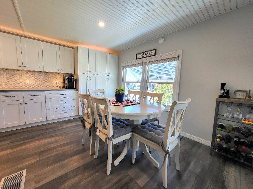 8421 Morgan Drive a Sarasota, FL Mobile or Manufactured Home for Sale