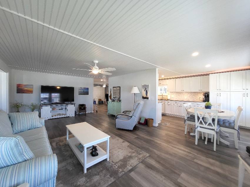 8421 Morgan Drive a Sarasota, FL Mobile or Manufactured Home for Sale