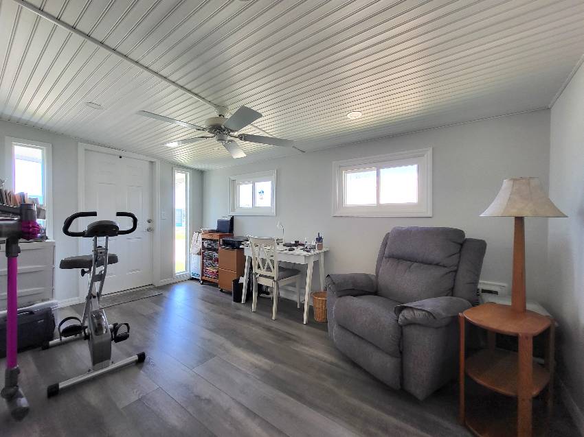 8421 Morgan Drive a Sarasota, FL Mobile or Manufactured Home for Sale