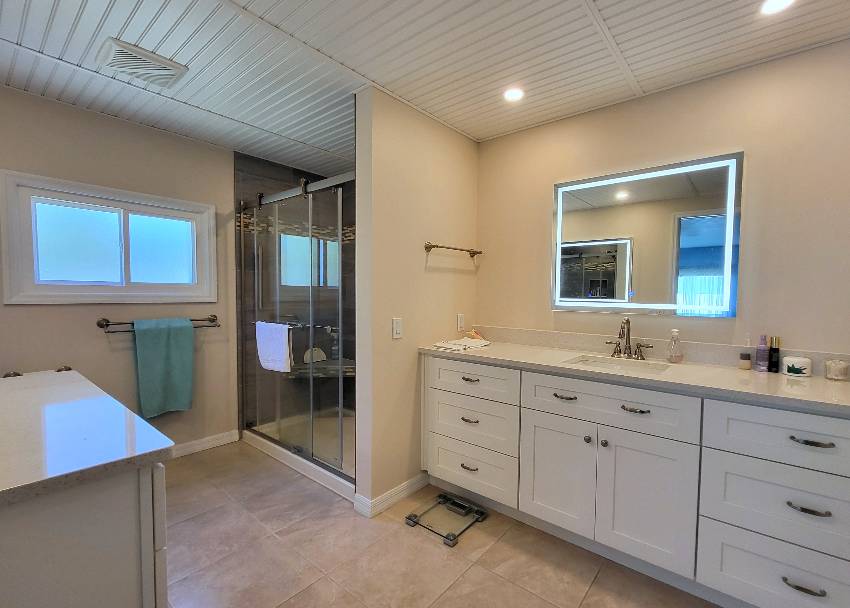 8421 Morgan Drive a Sarasota, FL Mobile or Manufactured Home for Sale