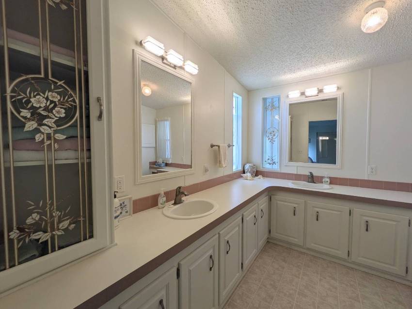 6142 Sundance Dr a Zephyrhills, FL Mobile or Manufactured Home for Sale