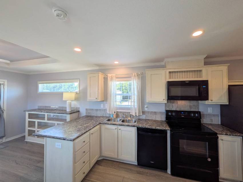 39511 Cypress Ln Lot 185 a Zephyrhills, FL Mobile or Manufactured Home for Sale