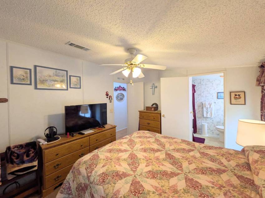 39911 Cog Hill Loop a Zephyrhills, FL Mobile or Manufactured Home for Sale