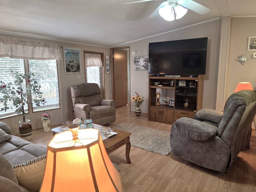 10485 S Darbyshire Terrace a Homosassa, FL Mobile or Manufactured Home for Sale