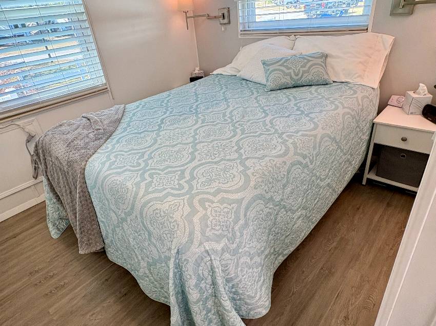 1300 N River Rd Lot R28 a Venice, FL Mobile or Manufactured Home for Sale