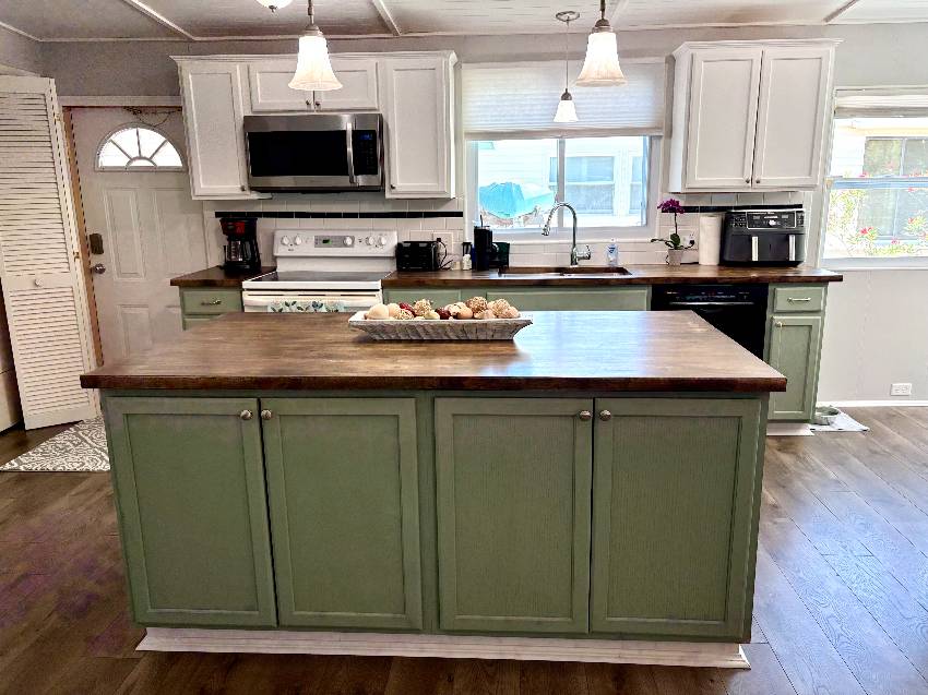 1250 N Indies Circle a Venice, FL Mobile or Manufactured Home for Sale