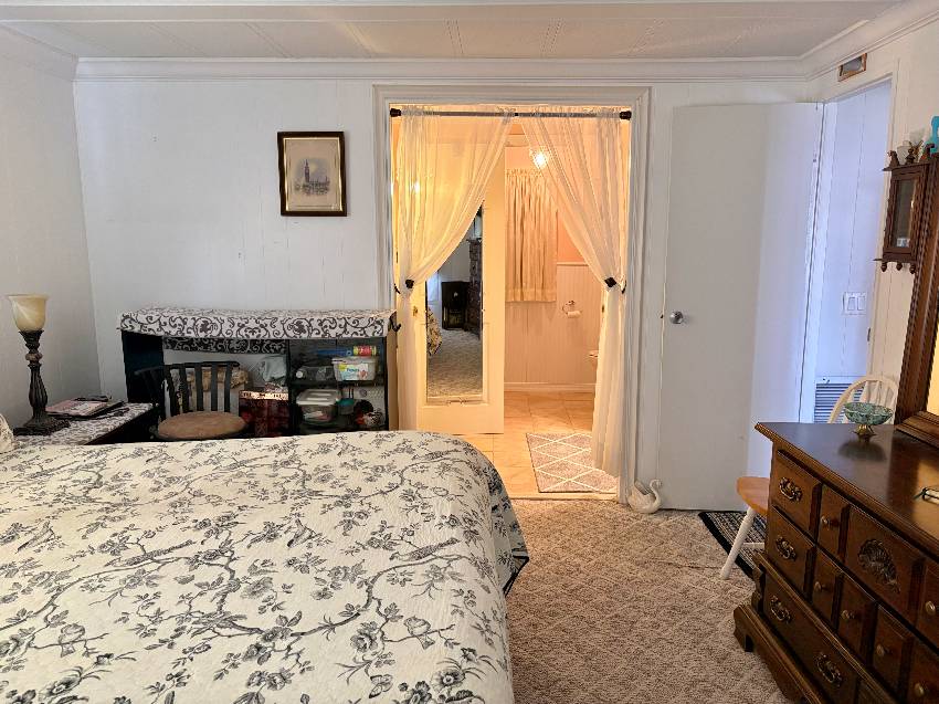 458 Zacapa:  This Is An Ideal Snowbird Getaway Home, Priced To Sell Quick a Venice, FL Mobile or Manufactured Home for Sale