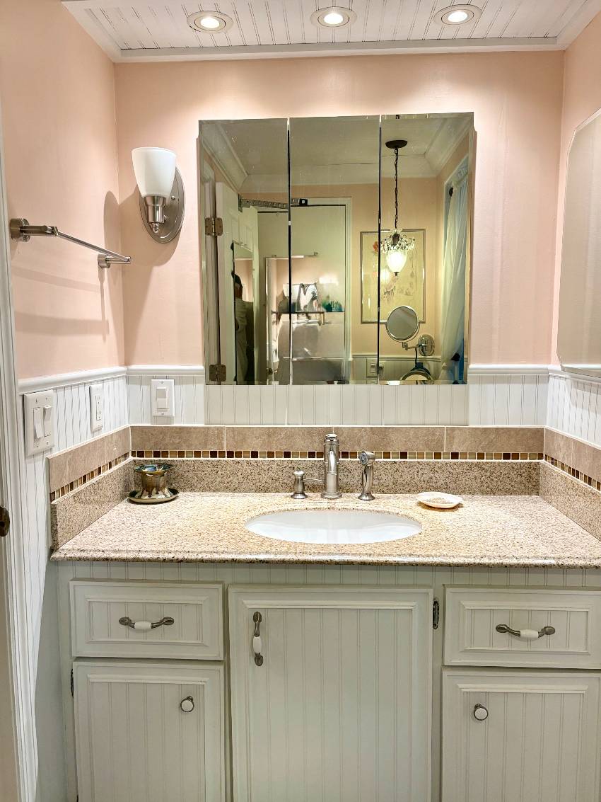 458 Zacapa:  This Is An Ideal Snowbird Getaway Home, Priced To Sell Quick a Venice, FL Mobile or Manufactured Home for Sale