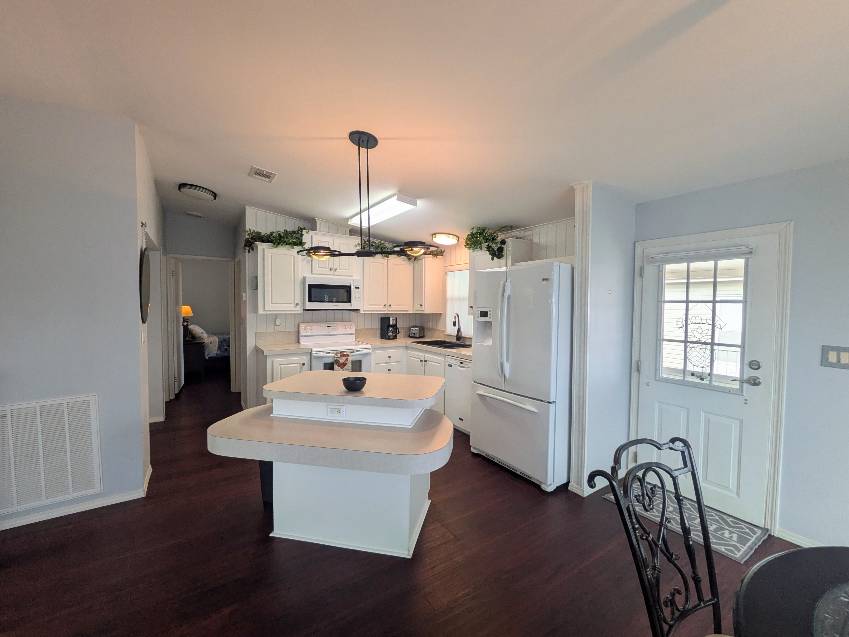 1071 Donegan Rd Lot 1136 a Largo, FL Mobile or Manufactured Home for Sale