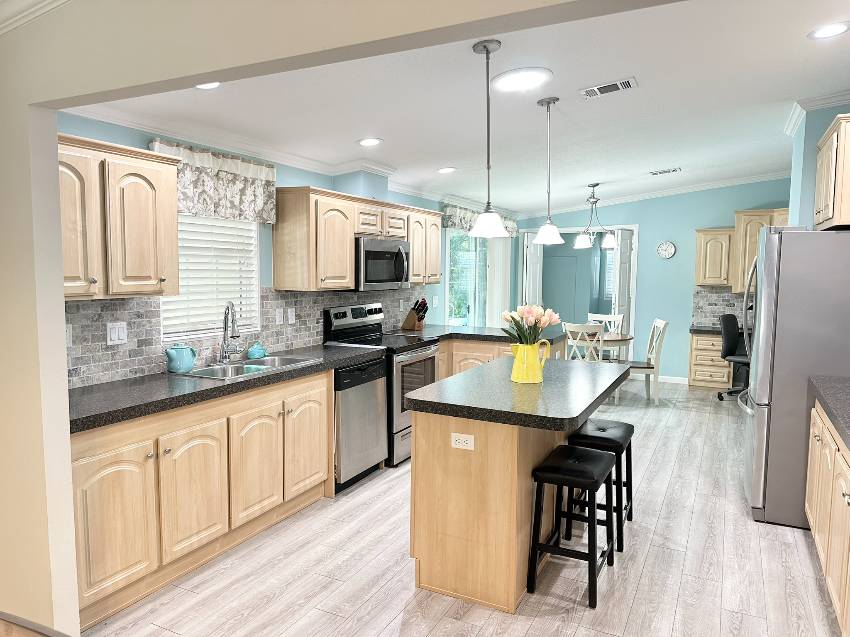 6982 W Leonshire Lane a Homosassa, FL Mobile or Manufactured Home for Sale