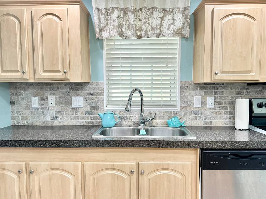 6982 W Leonshire Lane a Homosassa, FL Mobile or Manufactured Home for Sale