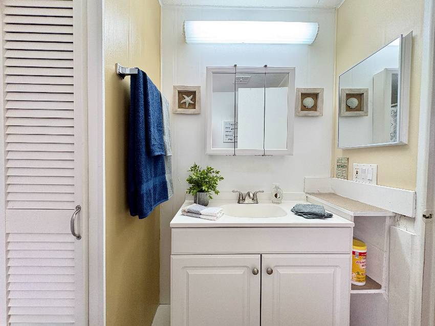982 Vincent E a Venice, FL Mobile or Manufactured Home for Sale