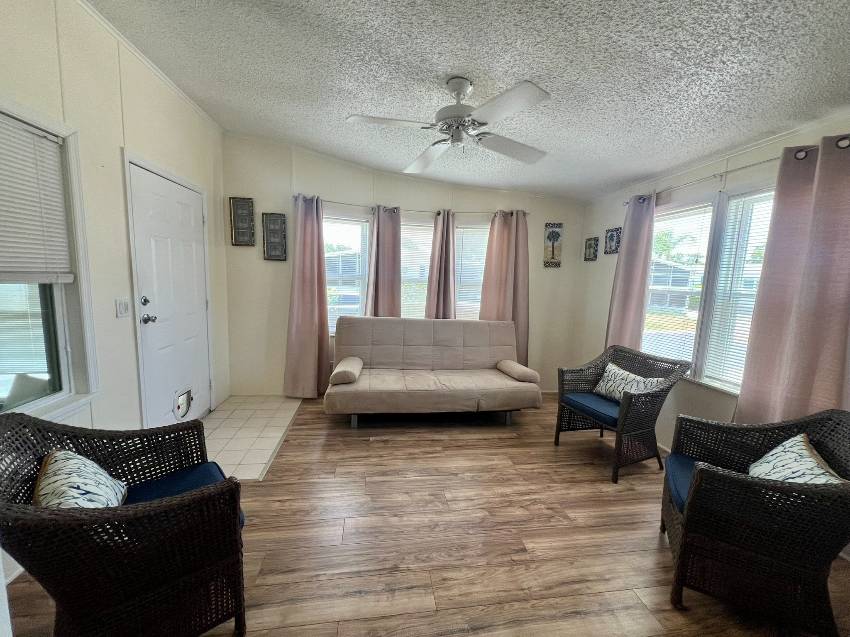 9814 Sucia Circle a Parrish, FL Mobile or Manufactured Home for Sale