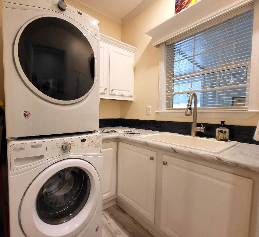 5523 Yarmouth Lane a Sarasota, FL Mobile or Manufactured Home for Sale