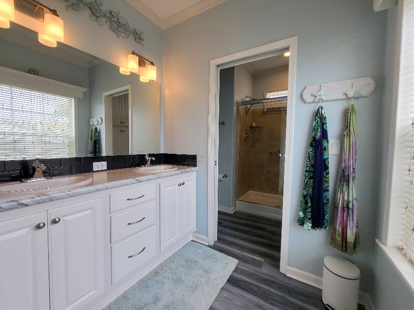 5523 Yarmouth Lane a Sarasota, FL Mobile or Manufactured Home for Sale