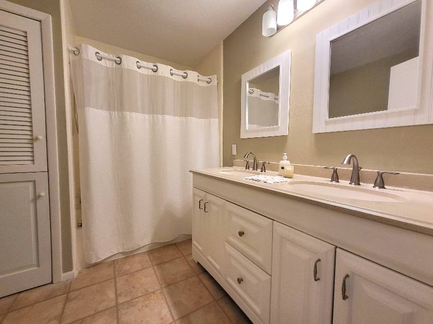 2110 Fremont Dr a Sarasota, FL Mobile or Manufactured Home for Sale