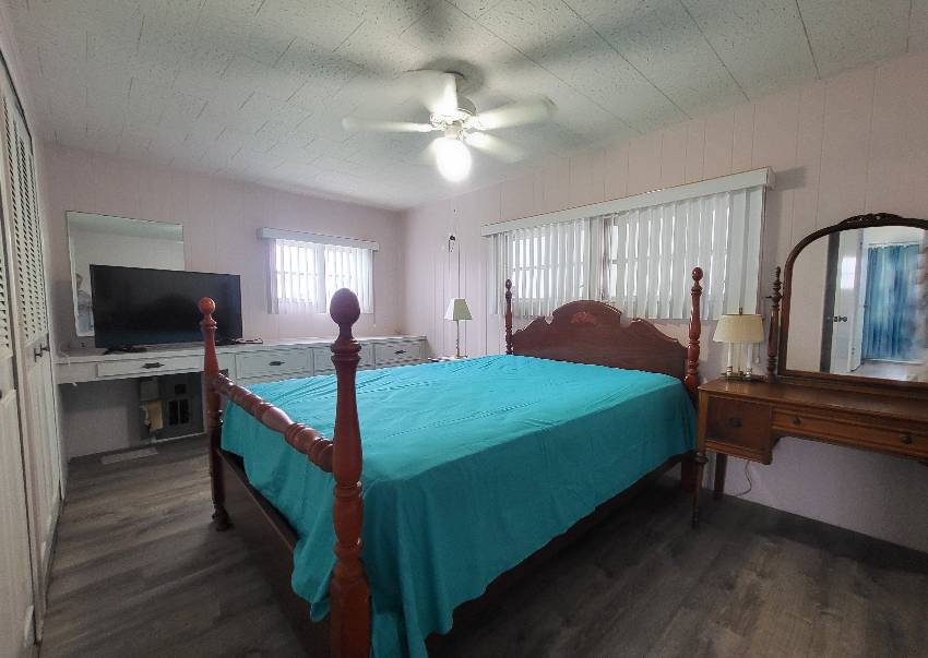 2324 Fremont Dr a Sarasota, FL Mobile or Manufactured Home for Sale