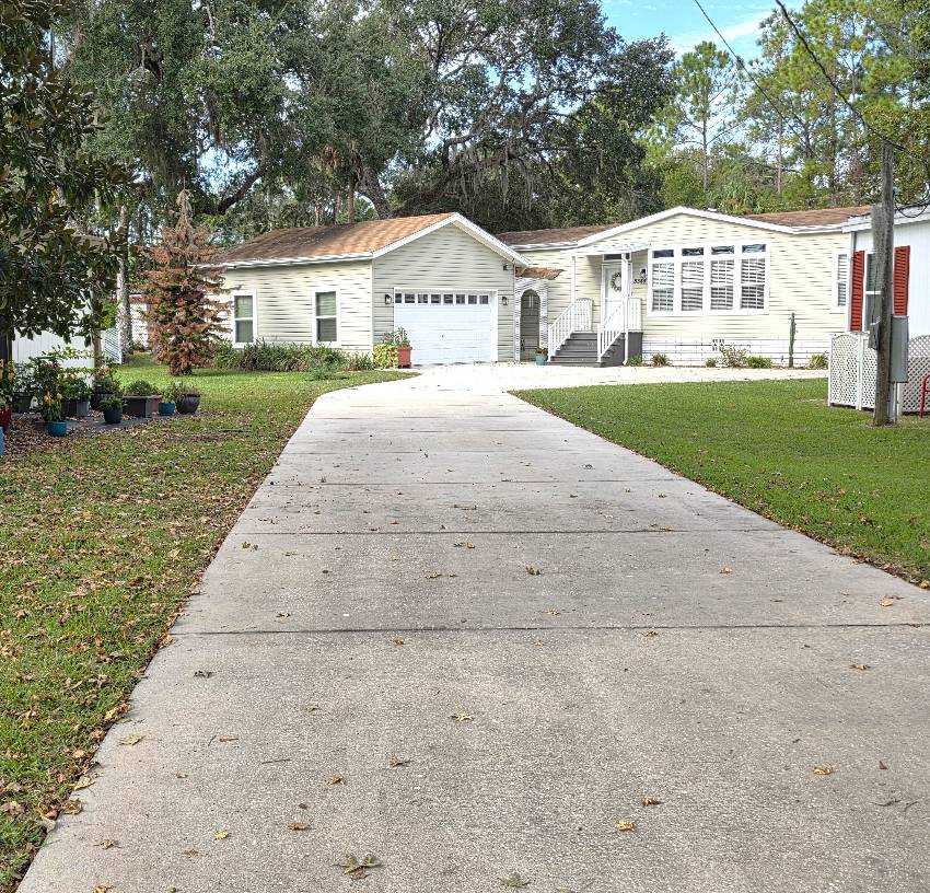 8344 W Charmaine Dr a Homosassa, FL Mobile or Manufactured Home for Sale