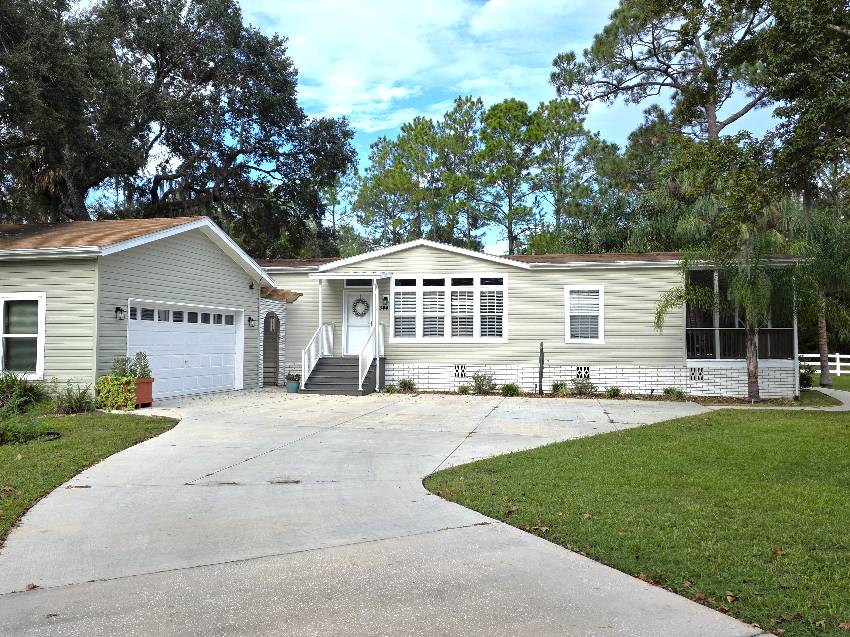 8344 W Charmaine Dr a Homosassa, FL Mobile or Manufactured Home for Sale