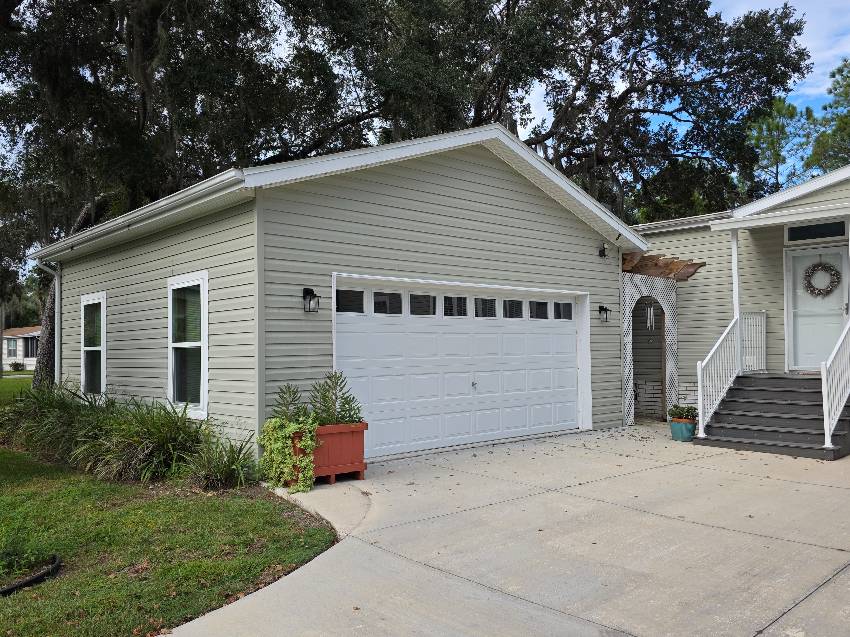8344 W Charmaine Dr a Homosassa, FL Mobile or Manufactured Home for Sale