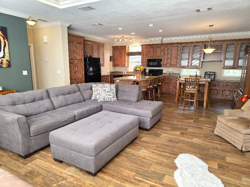8344 W Charmaine Dr a Homosassa, FL Mobile or Manufactured Home for Sale