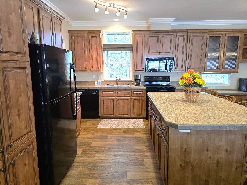 8344 W Charmaine Dr a Homosassa, FL Mobile or Manufactured Home for Sale