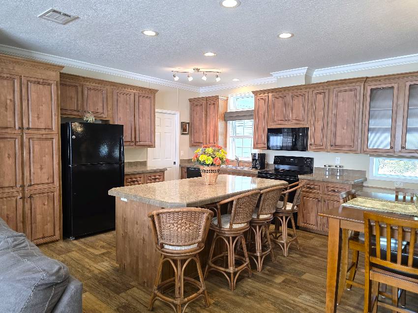 8344 W Charmaine Dr a Homosassa, FL Mobile or Manufactured Home for Sale