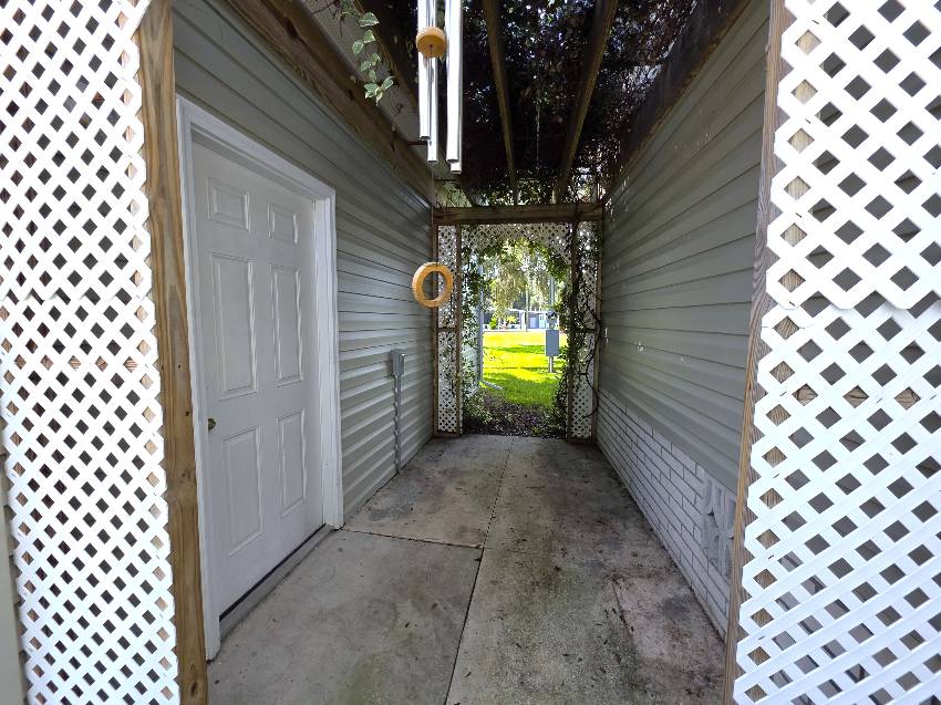 8344 W Charmaine Dr a Homosassa, FL Mobile or Manufactured Home for Sale