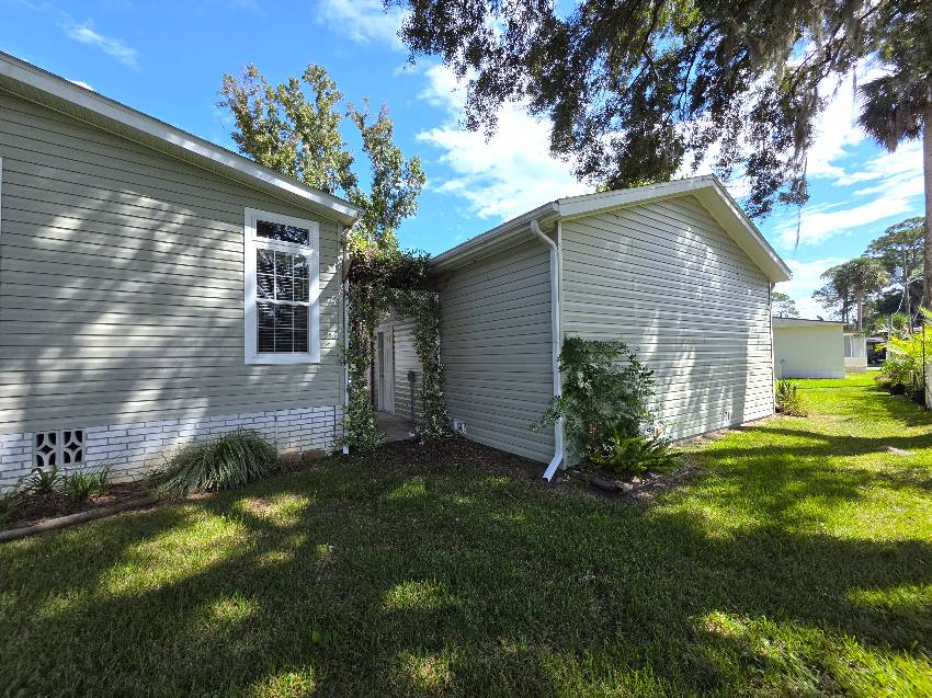 8344 W Charmaine Dr a Homosassa, FL Mobile or Manufactured Home for Sale