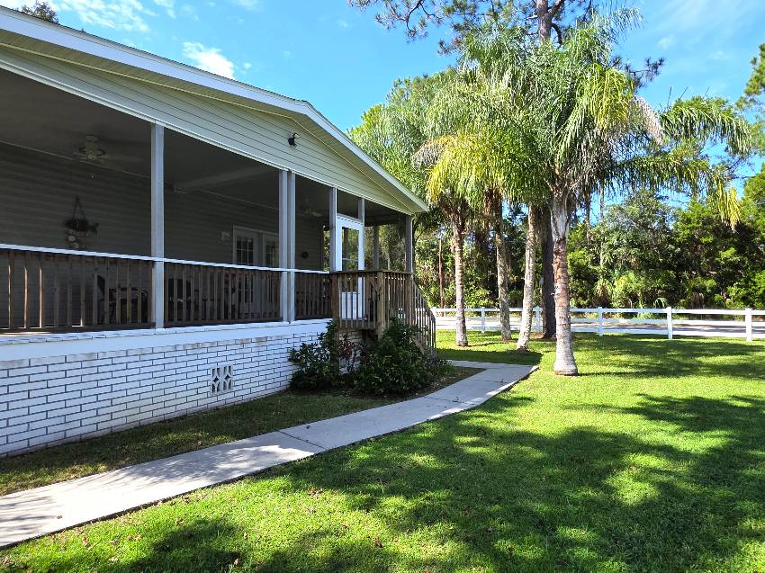 8344 W Charmaine Dr a Homosassa, FL Mobile or Manufactured Home for Sale