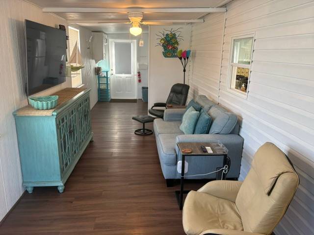 6735 Hammock Dr #111 a Port Richey, FL Mobile or Manufactured Home for Sale