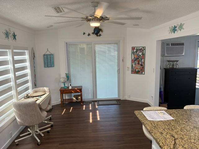 6735 Hammock Dr #111 a Port Richey, FL Mobile or Manufactured Home for Sale