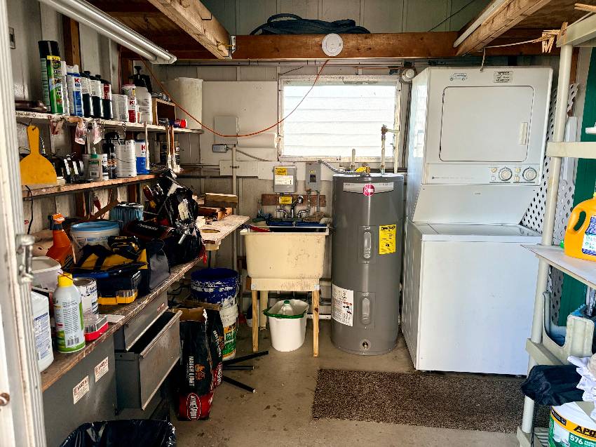 937 Kenoma W:  This Is A Steal Of A Deal On A 2/2 Home In Active 55+ Community.  3 Heated Pools, 3 Clubhouses, Pickleball, Te a Venice, FL Mobile or Manufactured Home for Sale