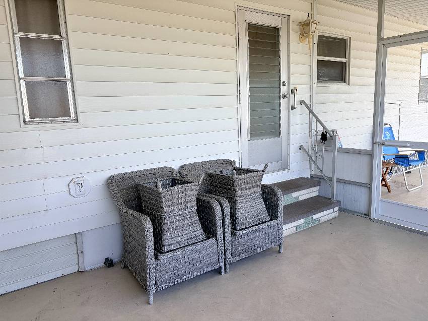 937 Kenoma W:  This Is A Steal Of A Deal On A 2/2 Home In Active 55+ Community.  3 Heated Pools, 3 Clubhouses, Pickleball, Te a Venice, FL Mobile or Manufactured Home for Sale
