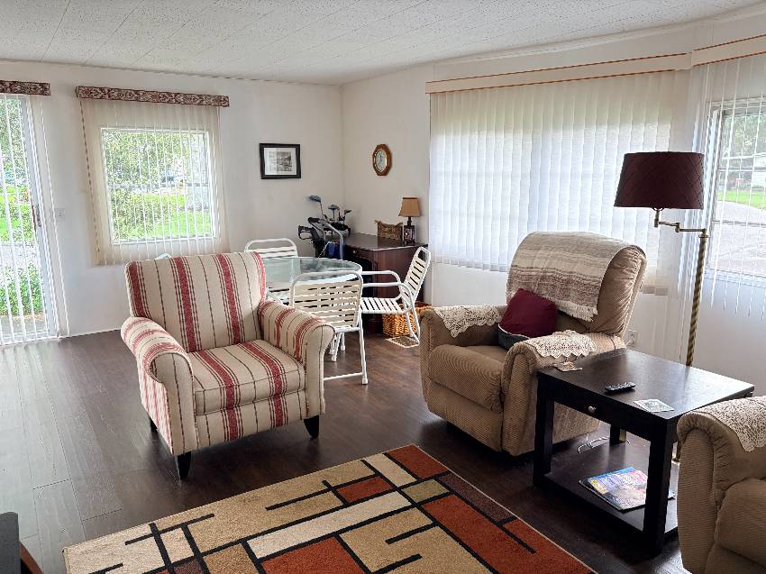 937 Kenoma W:  This Is A Steal Of A Deal On A 2/2 Home In Active 55+ Community.  3 Heated Pools, 3 Clubhouses, Pickleball, Te a Venice, FL Mobile or Manufactured Home for Sale