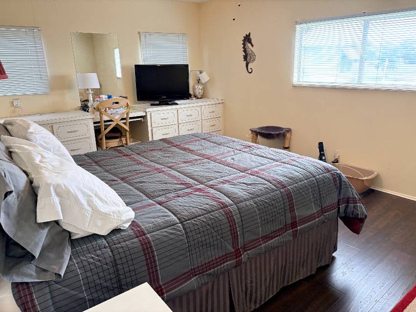 937 Kenoma W:  This Is A Steal Of A Deal On A 2/2 Home In Active 55+ Community.  3 Heated Pools, 3 Clubhouses, Pickleball, Te a Venice, FL Mobile or Manufactured Home for Sale
