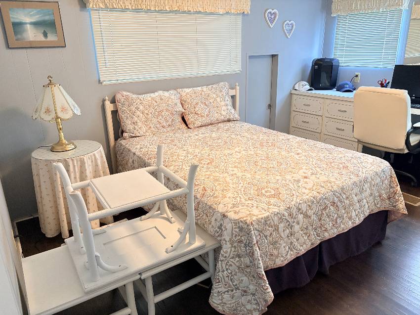 937 Kenoma W:  This Is A Steal Of A Deal On A 2/2 Home In Active 55+ Community.  3 Heated Pools, 3 Clubhouses, Pickleball, Te a Venice, FL Mobile or Manufactured Home for Sale