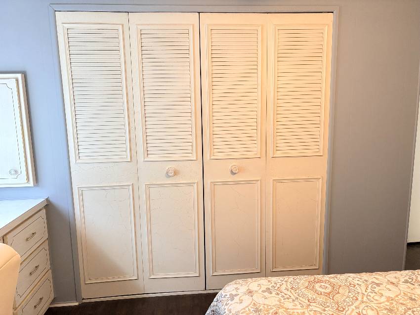 937 Kenoma W:  This Is A Steal Of A Deal On A 2/2 Home In Active 55+ Community.  3 Heated Pools, 3 Clubhouses, Pickleball, Te a Venice, FL Mobile or Manufactured Home for Sale