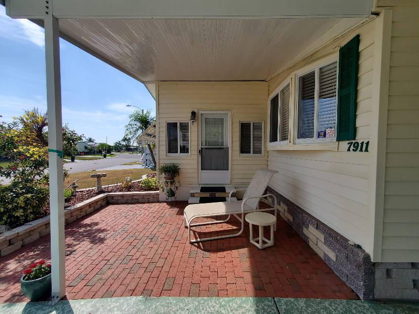 Ellenton, FL Mobile Home for Sale located at 7911 Desoto Dr Ellenton