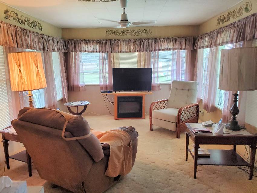 6 Fern Ave a Palmetto, FL Mobile or Manufactured Home for Sale
