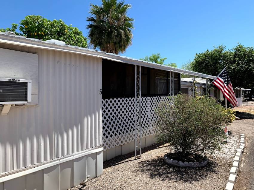 Tucson, AZ Mobile Home for Sale located at 1635 W Roger Rd 5 Tucson