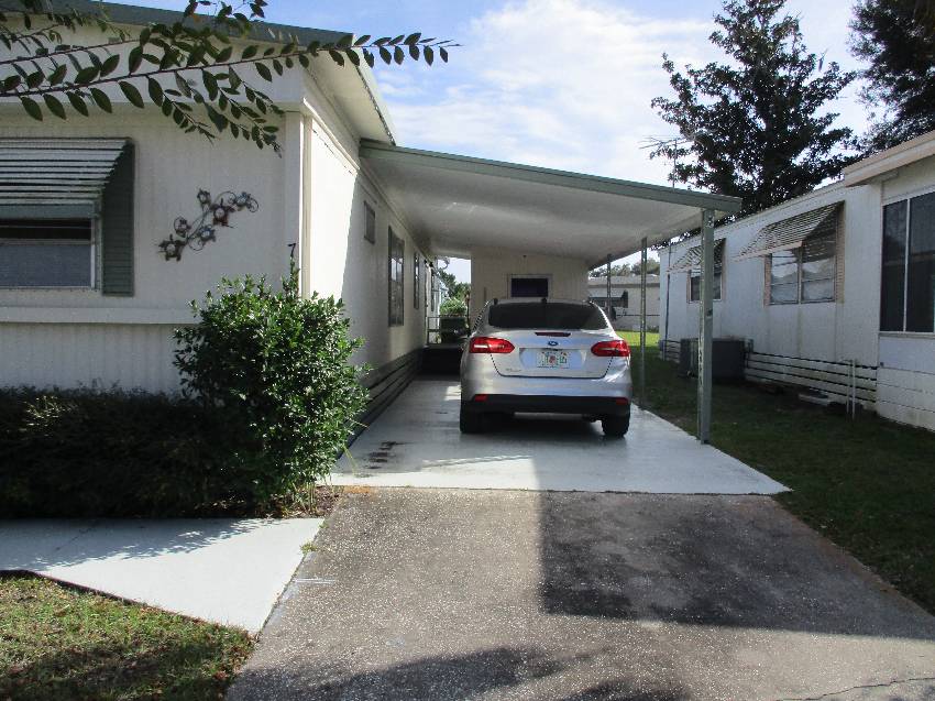 Leesburg, FL Mobile Home for Sale located at 714 Coachwood E Leesburg