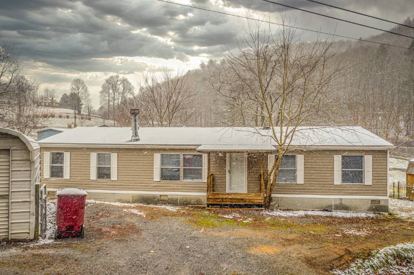 108 Canah Hollow Road a Erwin, TN Mobile or Manufactured Home for Sale