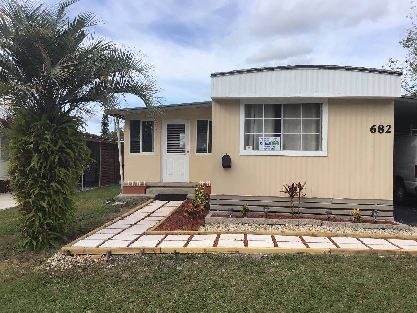 Casselberry, FL Mobile Home for Sale located at 682 Holly Hill Drive Casselberry, FL 32707