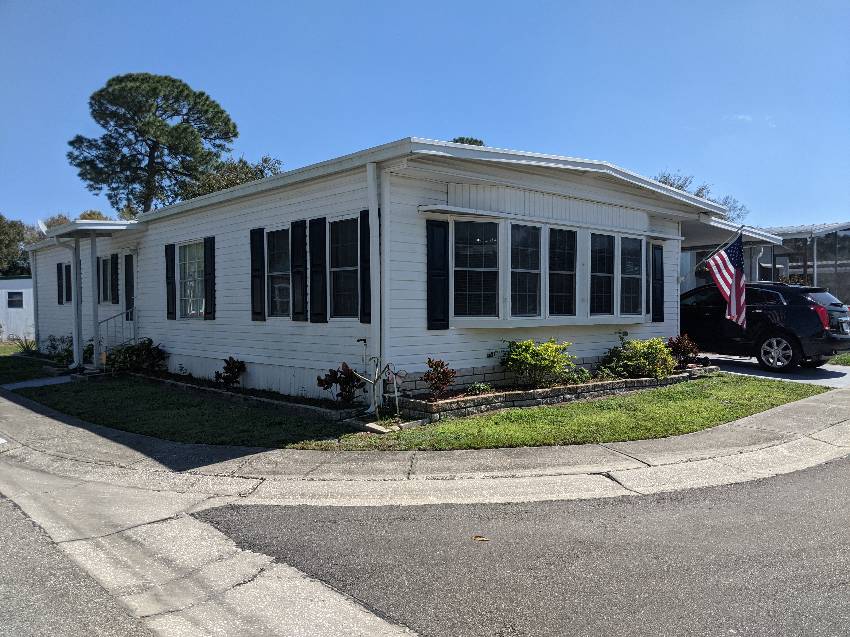 Clearwater, FL Mobile Home for Sale located at 15666 49th St N 1062 Clearwater, FL 33762