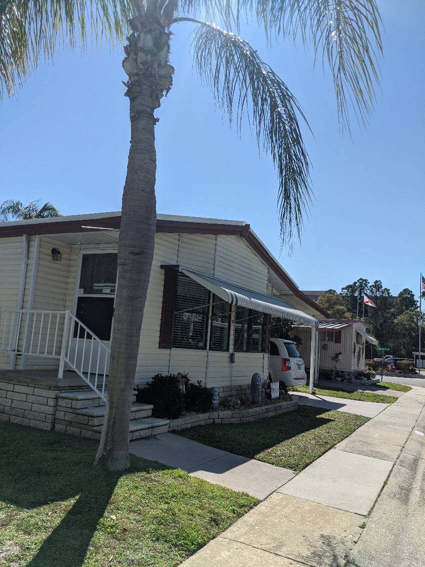 Clearwater, FL Mobile Home for Sale located at 15666 49th St N 1067