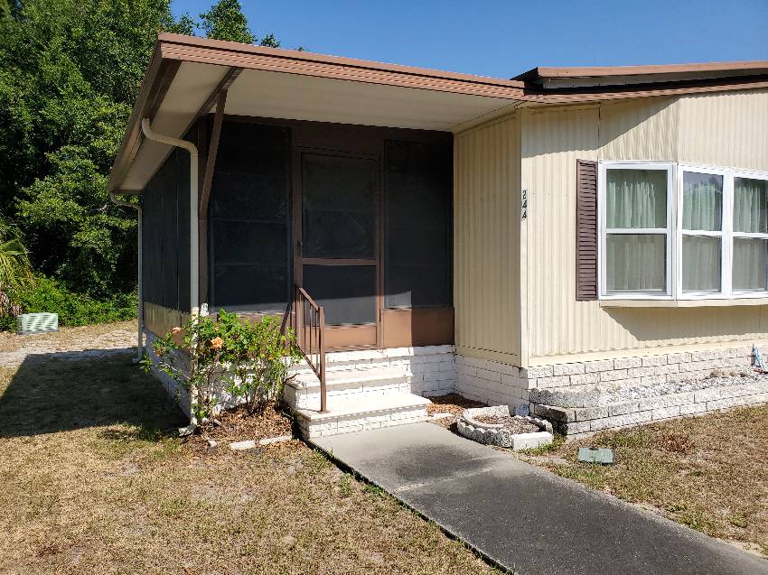 Mobile Home for Sale located at 8975 W Halls River Rd Homosassa Springs