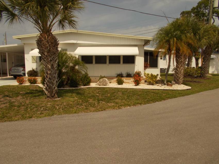 Venice, FL Mobile Home for Sale located at 824 Bogie St Country Club Estates