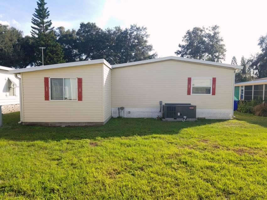 Mobile Home For Sale in LAKELAND, FL 33805