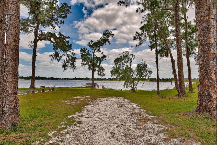 83 Stebbins Dr a Winter Haven, FL Mobile or Manufactured Home for Sale